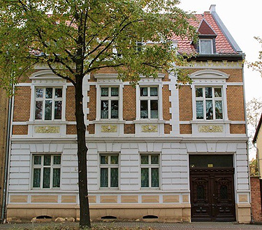 Imposantes Mehrfamilienhaus wechselt den Besitzer