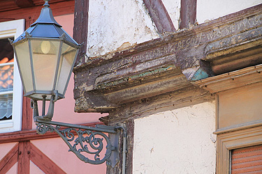 Einzeldenkmal zwischen Münzenberg und Stiftskirche